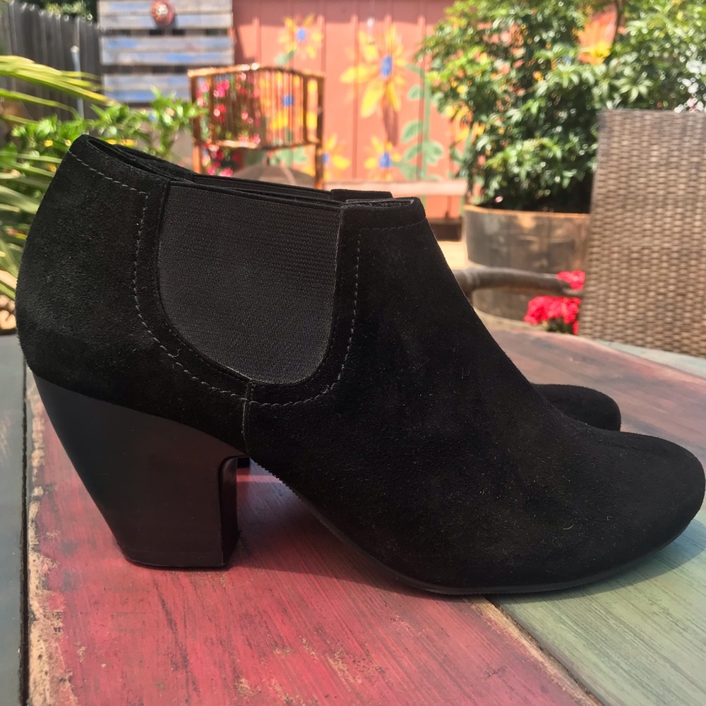 ❌SOLD❌ Black Suede Booties